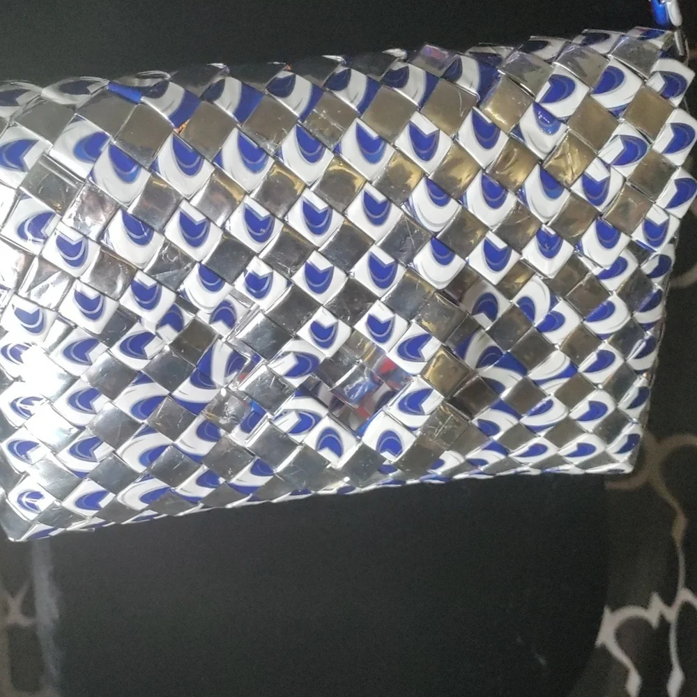 unbranded this purse